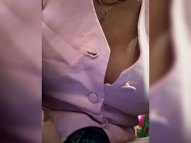 EmilyLeah live cam on BongaCams