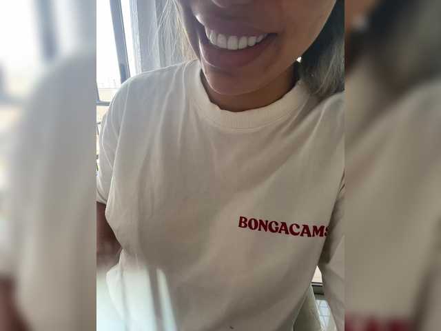 EmilyLeah's BongaCams show and profile