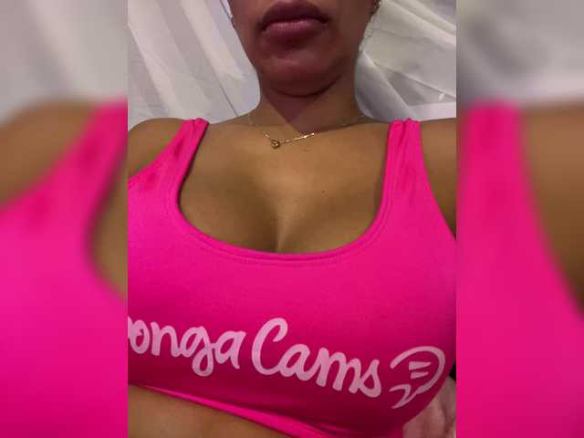 EmilyLeah live cam on BongaCams