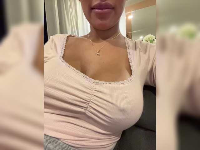 EmilyLeah live webcam show