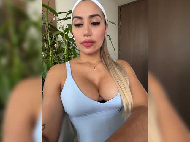 EmilyLeah live cam on BongaCams
