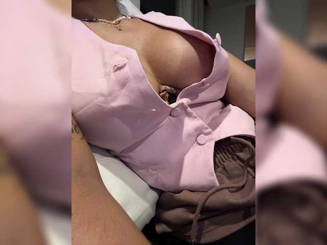 EmilyLeah live cam on BongaCams