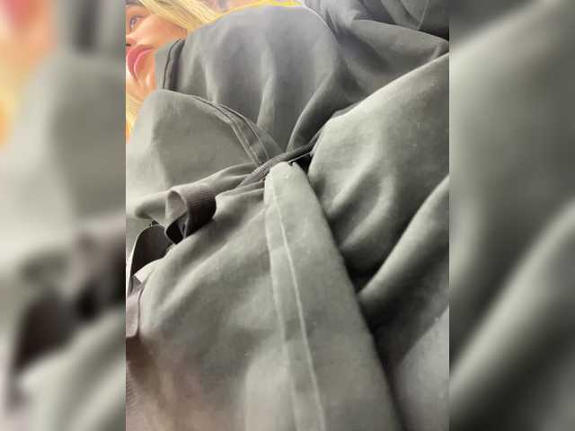 EmilyLeah's BongaCams show and profile