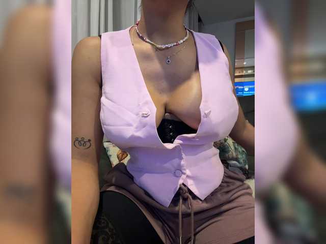 EmilyLeah live cam on BongaCams