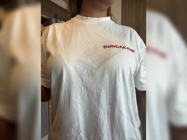 EmilyLeah's BongaCams show and profile