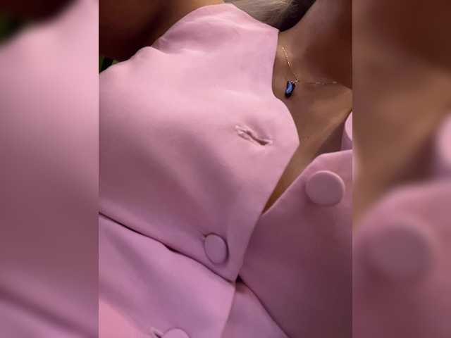 EmilyLeah's BongaCams show and profile