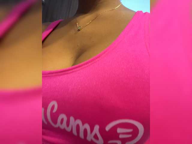 EmilyLeah live cam on BongaCams
