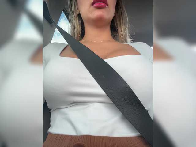 EmilyLeah's BongaCams show and profile