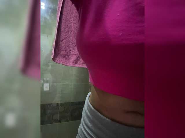 EmilyLeah's BongaCams show and profile