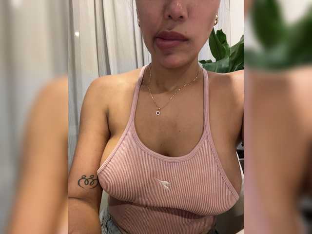 EmilyLeah live cam on BongaCams
