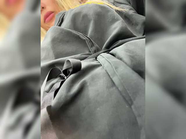 EmilyLeah's BongaCams show and profile