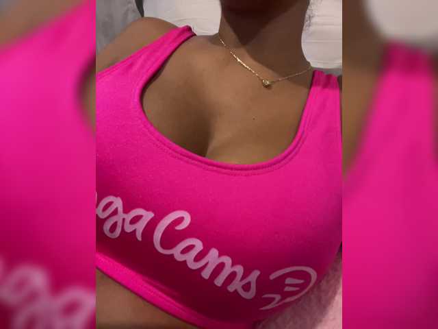 EmilyLeah live cam on BongaCams