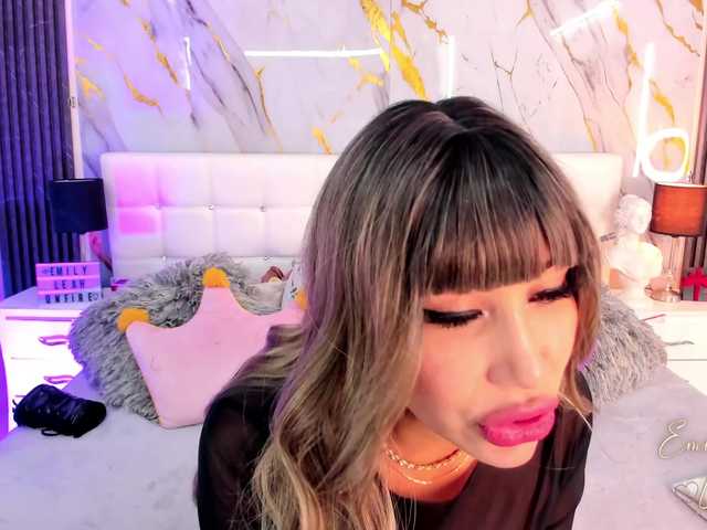 EmilyLeah live cam on BongaCams