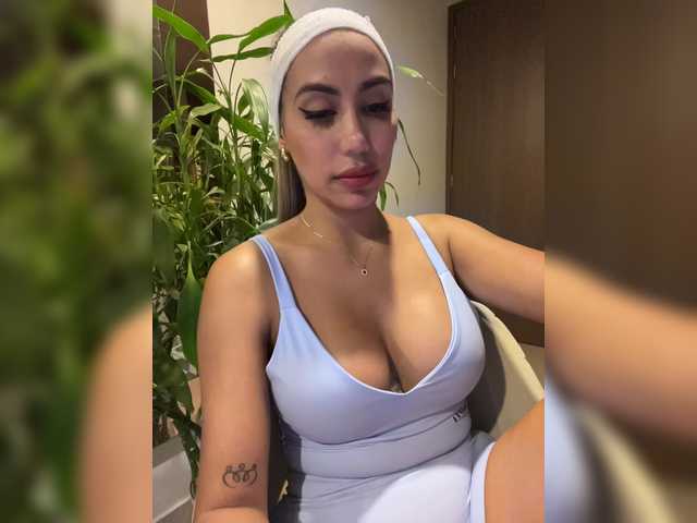 EmilyLeah live cam on BongaCams