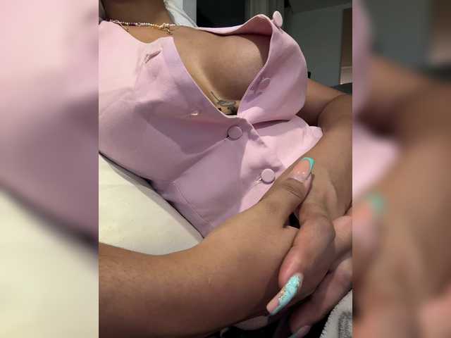 EmilyLeah live cam on BongaCams