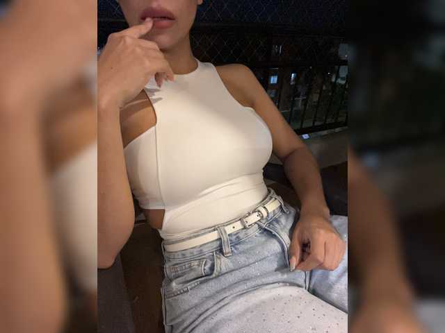 EmilyLeah live cam on BongaCams
