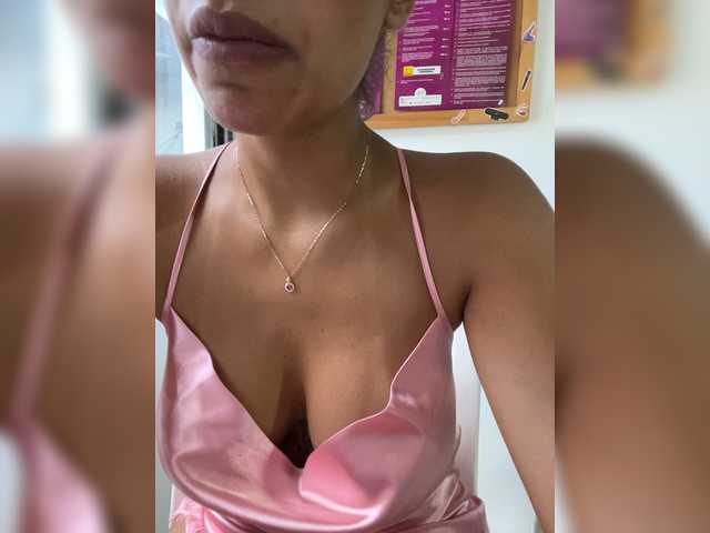 EmilyLeah live cam on BongaCams