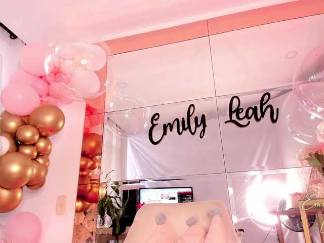 EmilyLeah live cam on BongaCams