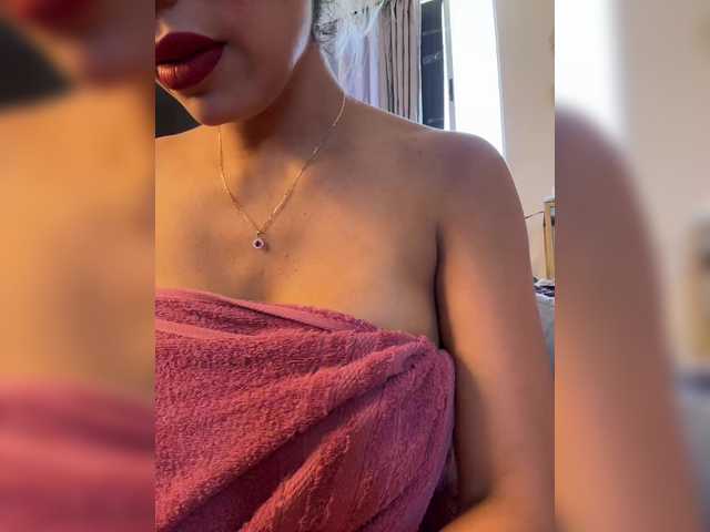 EmilyLeah live cam on BongaCams