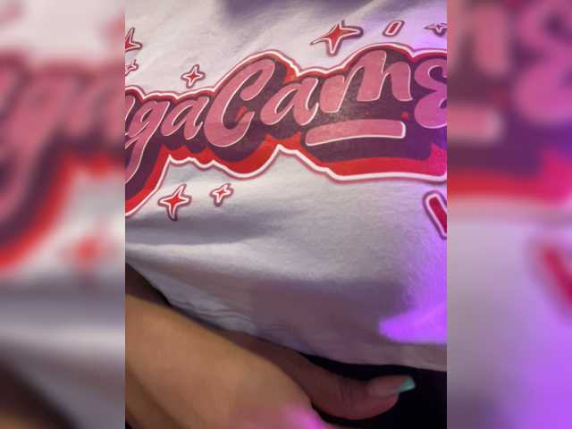 EmilyLeah live cam on BongaCams