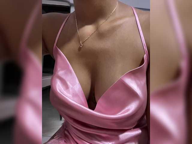 EmilyLeah Live Cam on BongaCams