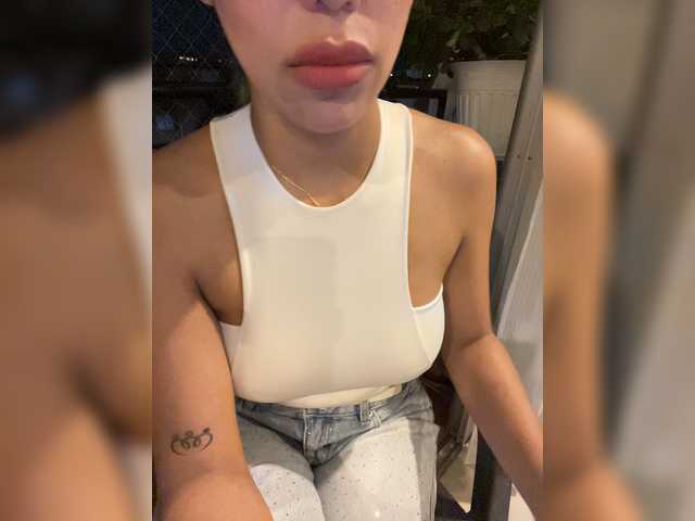 EmilyLeah live cam on BongaCams