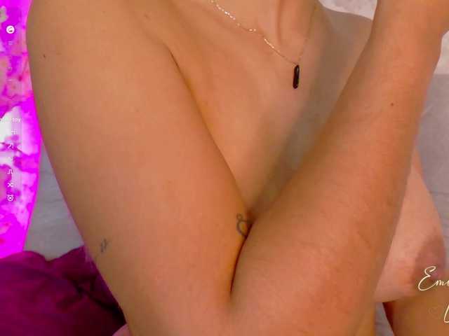 EmilyLeah's BongaCams show and profile