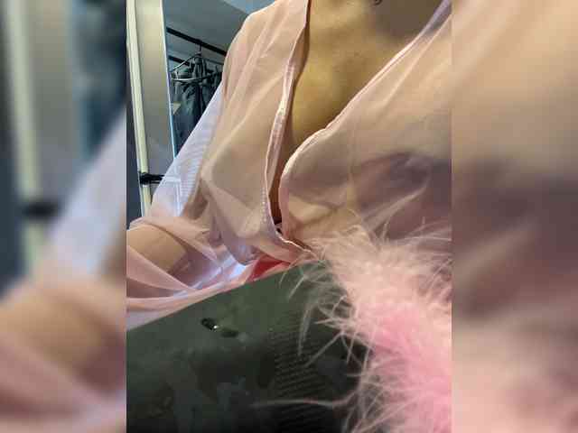 EmilyLeah webcam