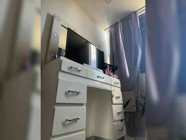 EmilyLeah webcam