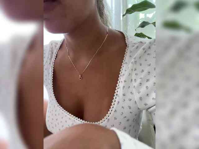 EmilyLeah webcam