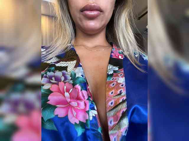 EmilyLeah webcam