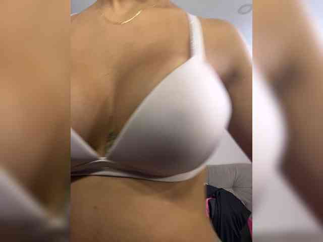 EmilyLeah webcam