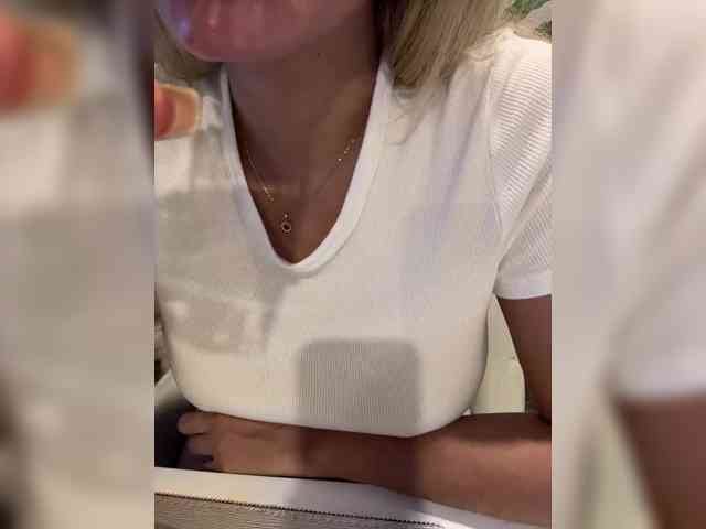 EmilyLeah webcam