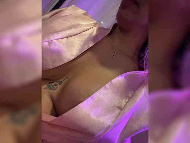 EmilyLeah webcam