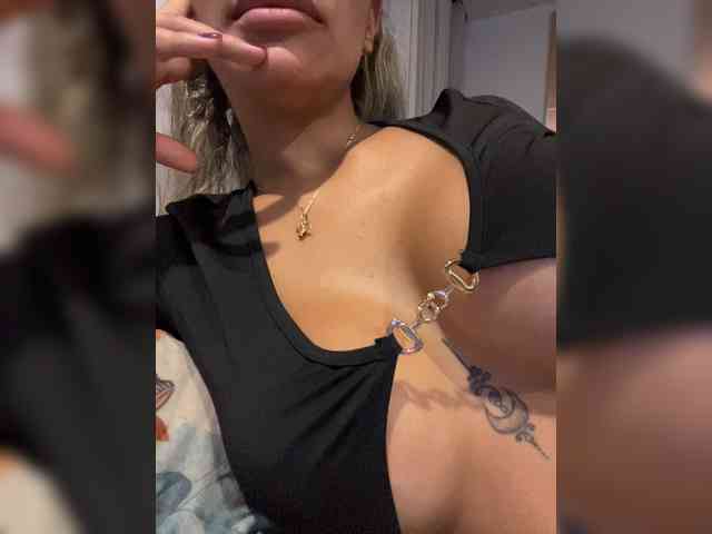 EmilyLeah webcam