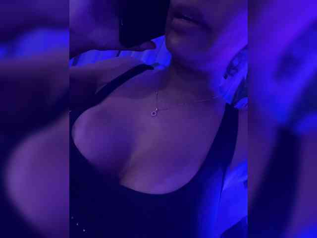 EmilyLeah webcam