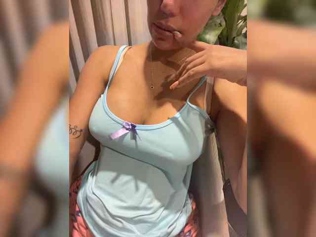 EmilyLeah webcam