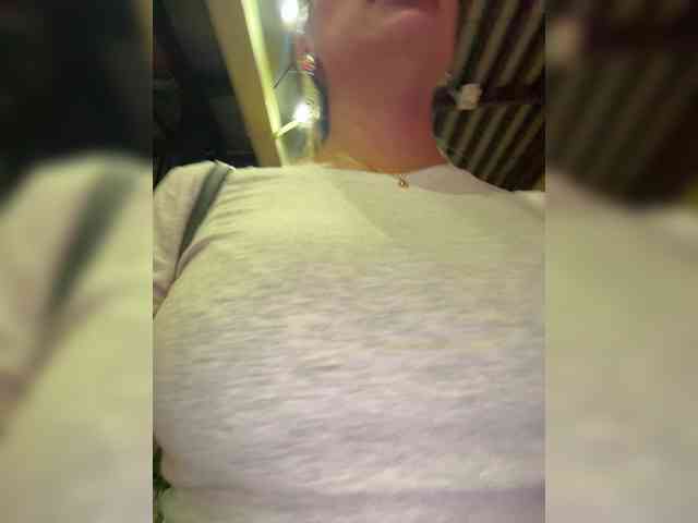 EmilyLeah webcam