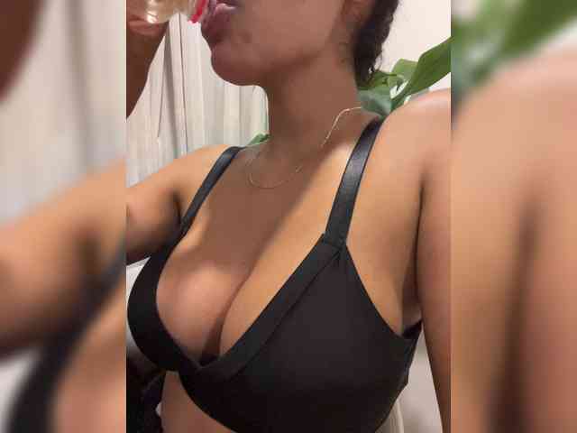 EmilyLeah webcam