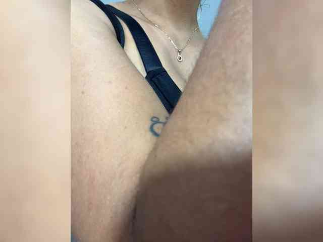 EmilyLeah Live Webcam on BongaCams