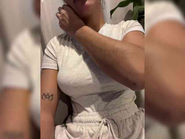 EmilyLeah Sex Cam Show