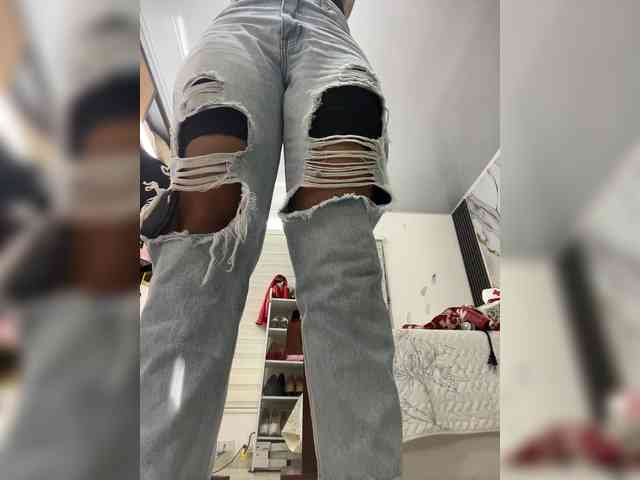 Acest model este live acum. EmilyLeah