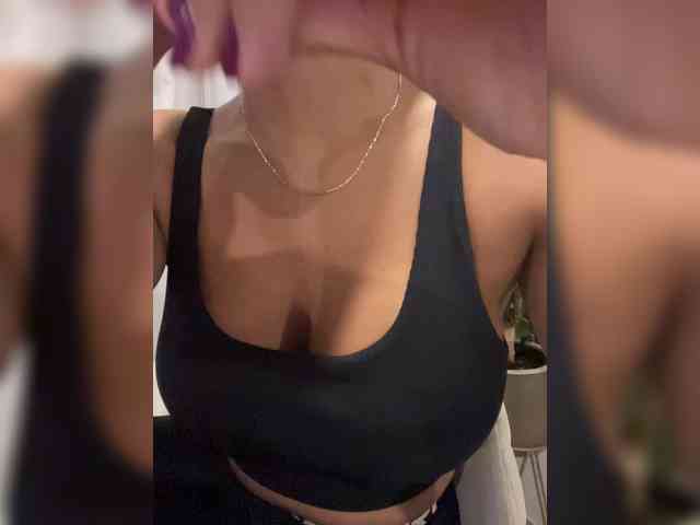 EmilyLeah webcam