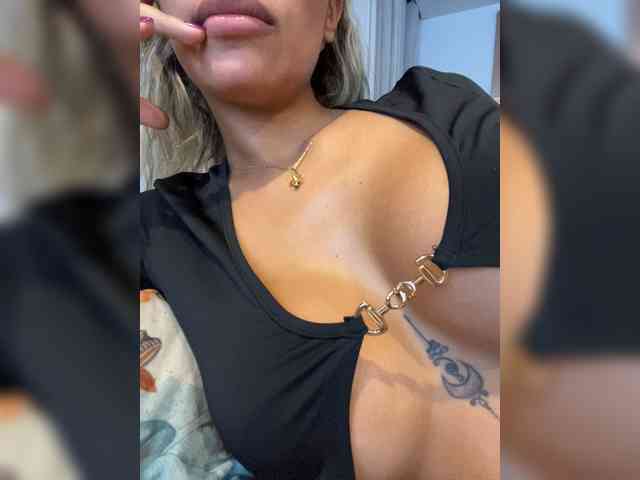 EmilyLeah webcam