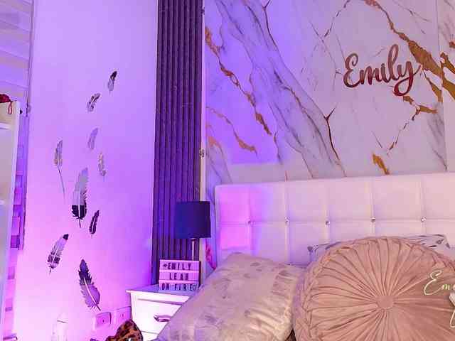 emilyleah's live room