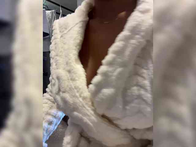 EmilyLeah webcam