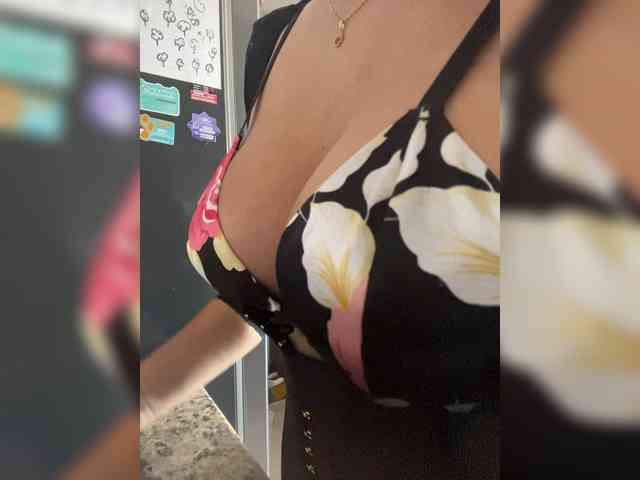 EmilyLeah webcam