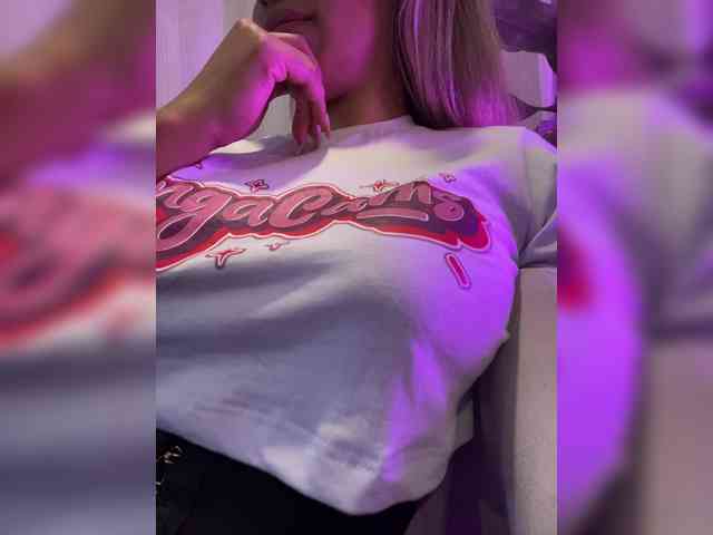 EmilyLeah webcam