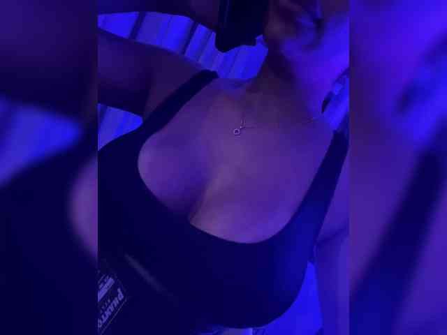EmilyLeah webcam