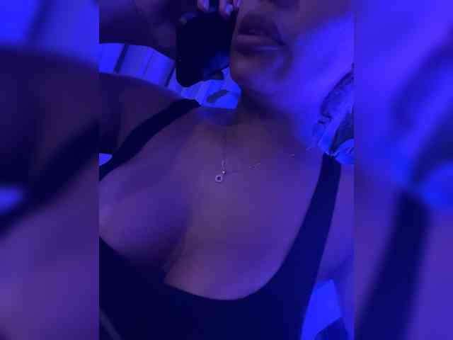 EmilyLeah webcam